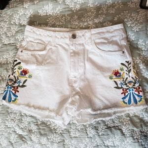Embroidered white shorts